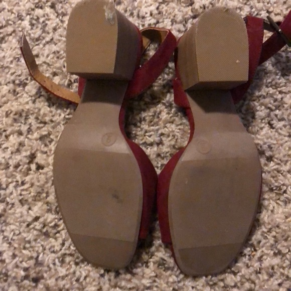 Universal Thread Wedge Heels - Picture 2 of 3